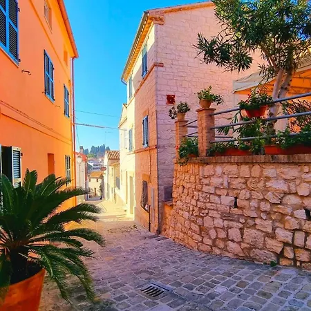 Ferienwohnung Trilo Torre - Caratteristico Trilo Nel Centro Storico Numana Exterior foto